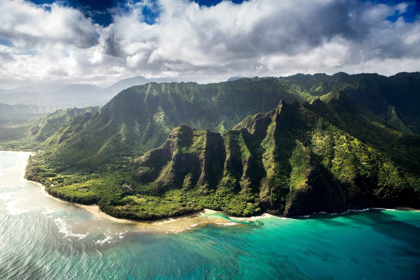 Hawaii Travel on an H1B Visa: Passport, Visa, and Port of Entry Requirements Explained