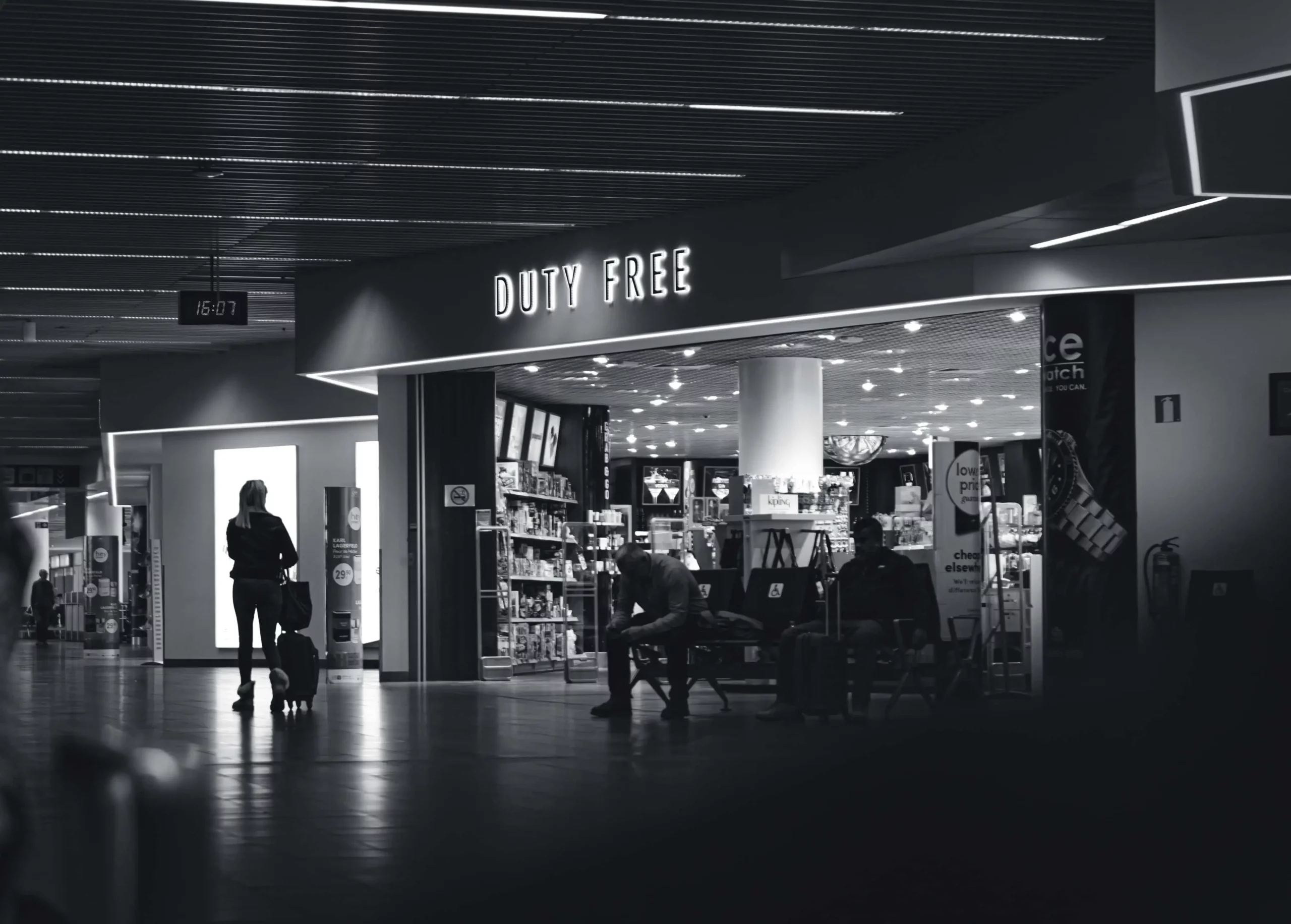 India Duty-Free Allowance 2024: Custom Regulations for Travelers - VisaVerge India Duty-Free Allowance 2024: Custom Regulations for Travelers