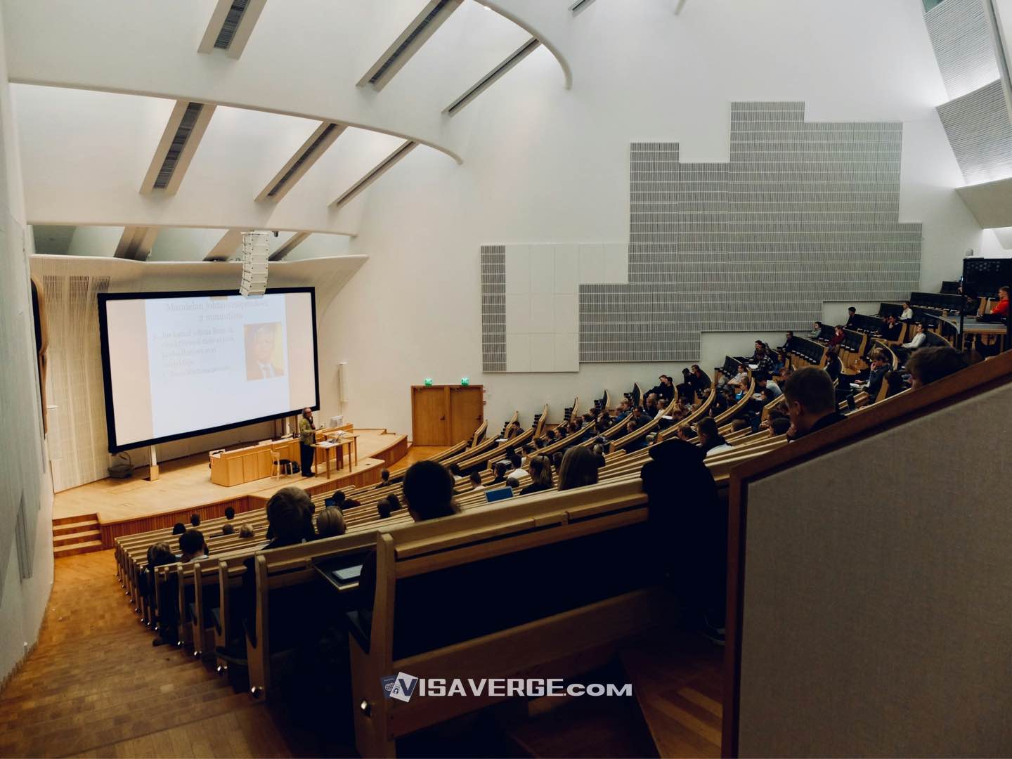 Decline in Americans Studying in China: Challenges and Efforts for Change