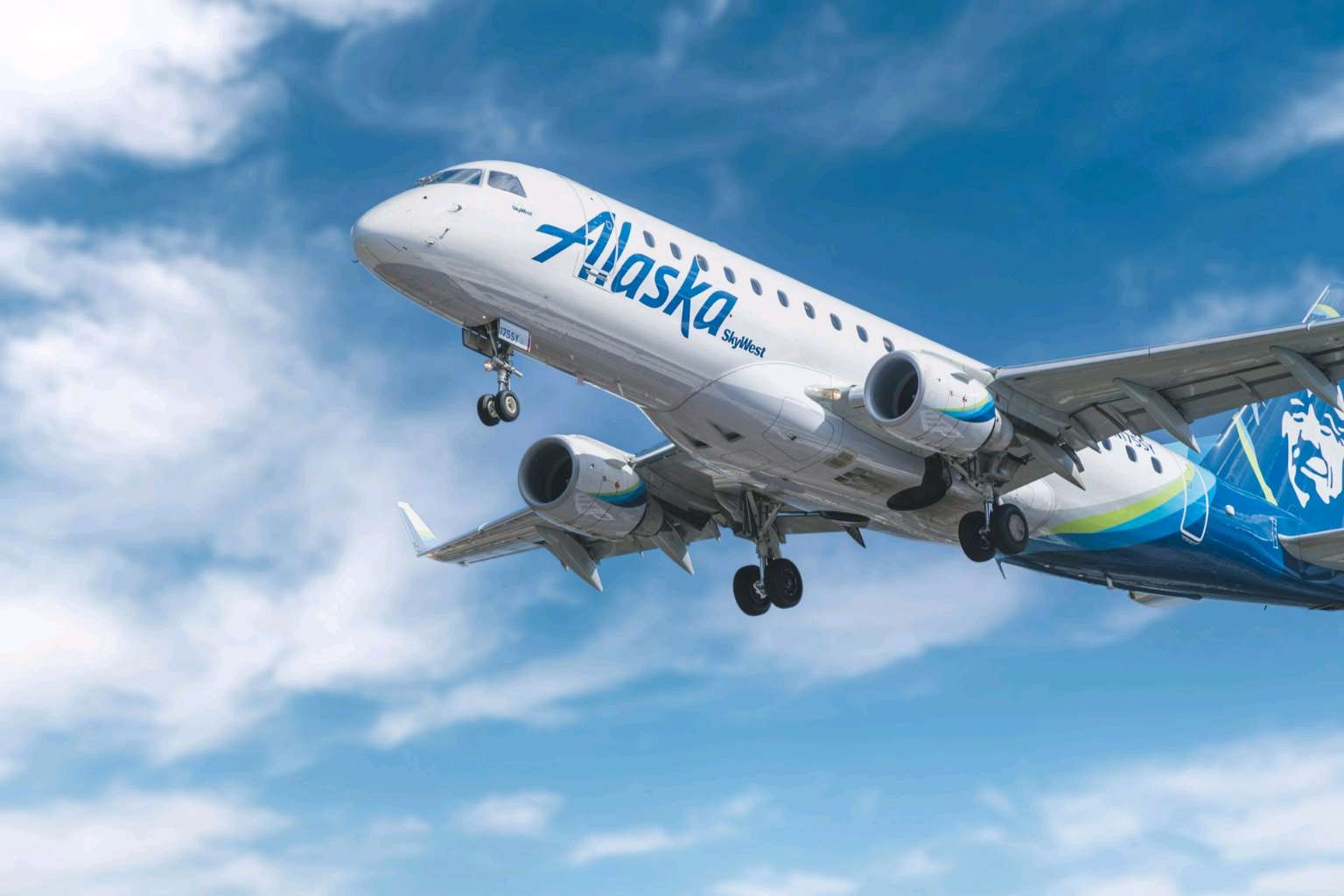Woman Sues Alaska Airlines, Claims Drunk Passenger Assaulted Her on Flight Woman Sues Alaska Airlines, Claims Drunk Passenger Assaulted Her on Flight