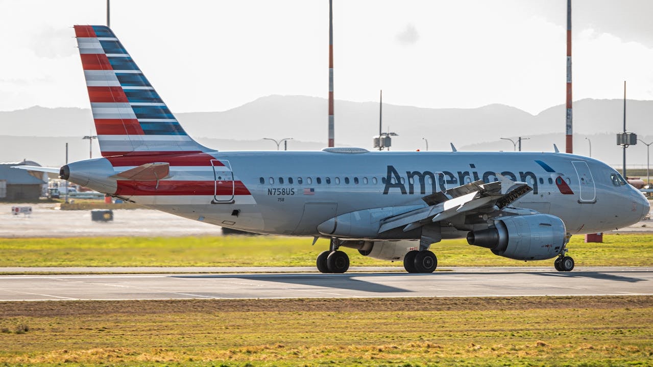 American Airlines Removes JFK Walkway, Leaving Travelers to Spend More