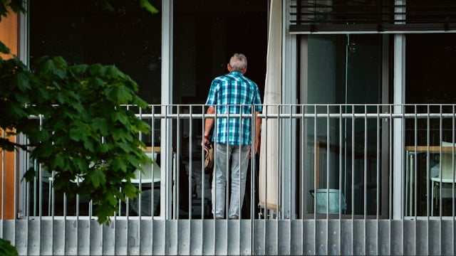 Care homes in UK struggle as new family visa rules cut foreign staff Care homes in UK struggle as new family visa rules cut foreign staff