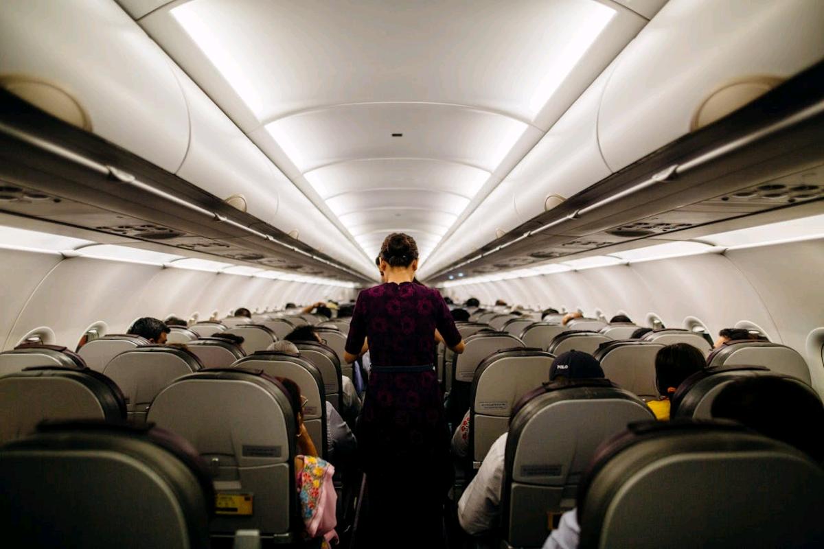 Airplane Blankets Raise Cleanliness Concerns, Say Flight Attendants