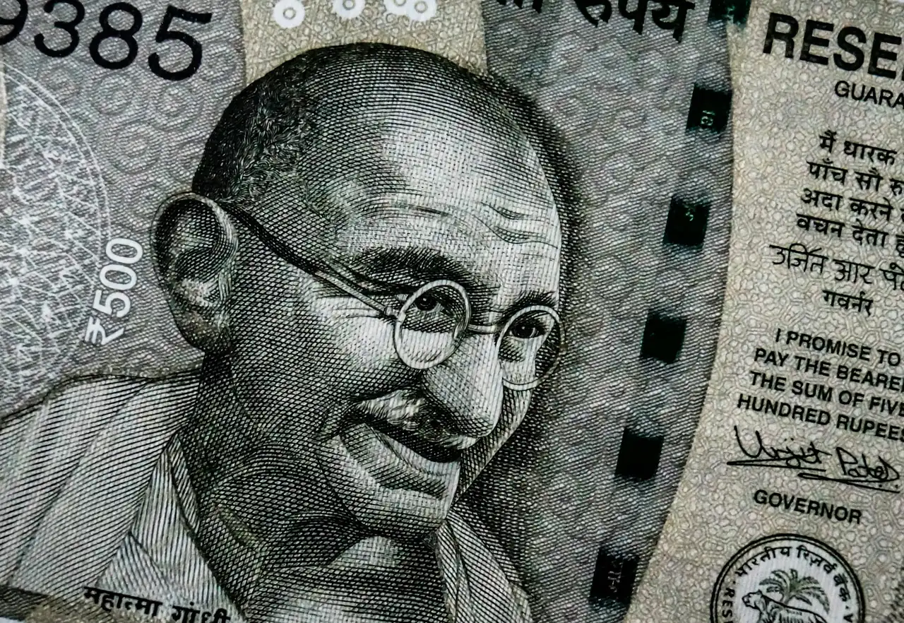 Macro of Mahatma Gandhi's portrait on a ₹500 note