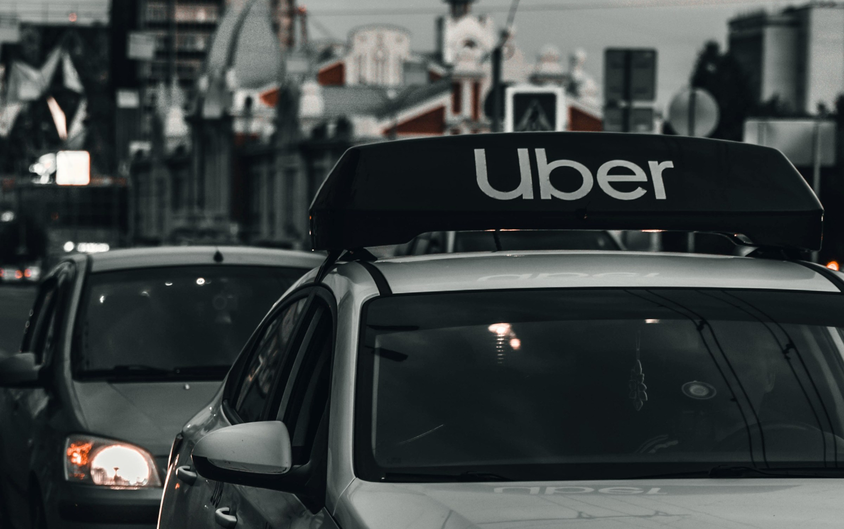 Detroit Metro Airport blocks Uber Black pickups over access fees fight