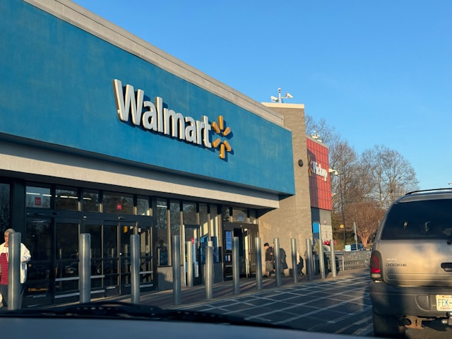 Walmart Employee’s Heartfelt Message After Immigrant Layoffs Walmart Employee’s Heartfelt Message After Immigrant Layoffs