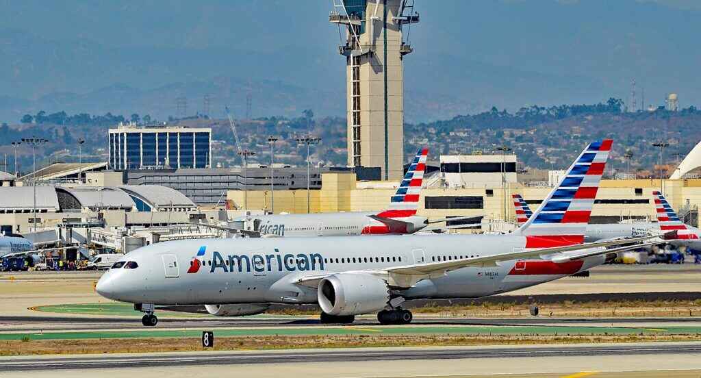 American Airlines Passenger Forced to Crawl Off Flight Over Oversight