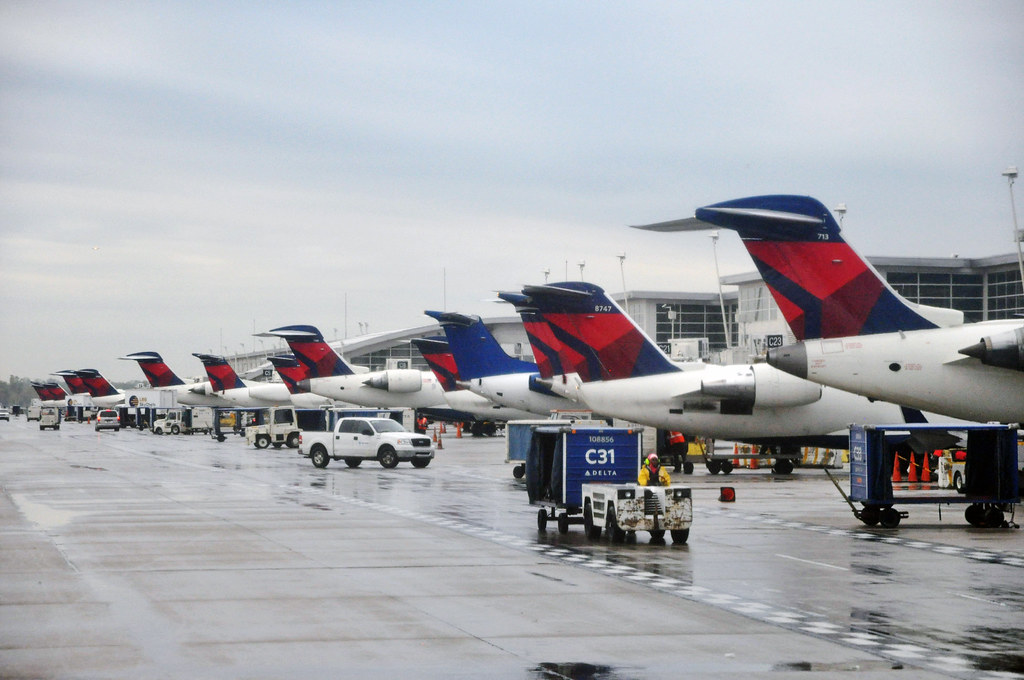 Delta cuts nearly 20% of New York winter flights as demand cools