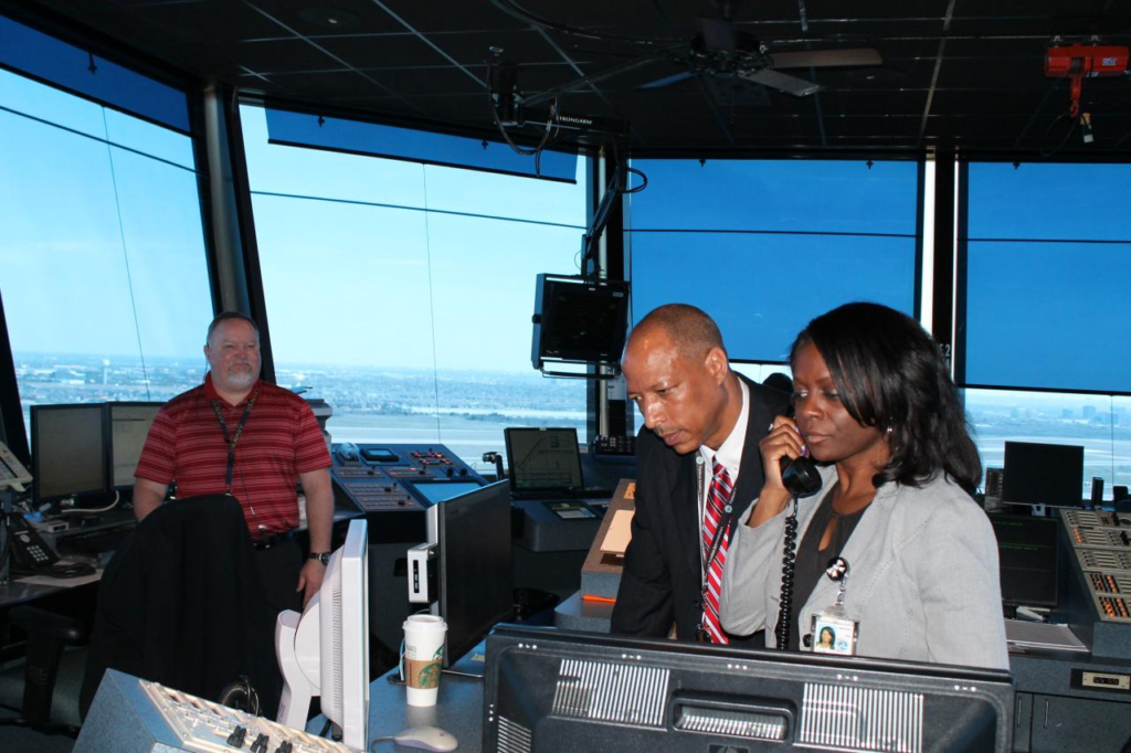 Bipartisan Bill Seeks to Pay Air Traffic Controllers During Shutdowns