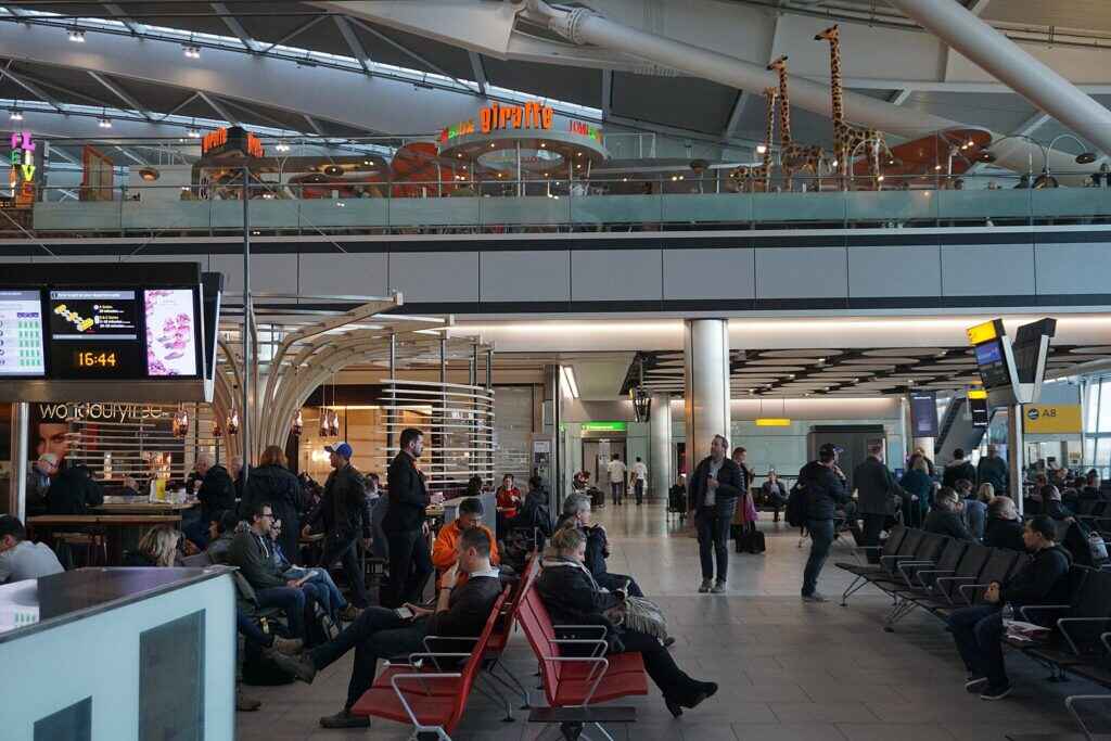 AOT shuts Phuket airport for three hours after navy plane emergency