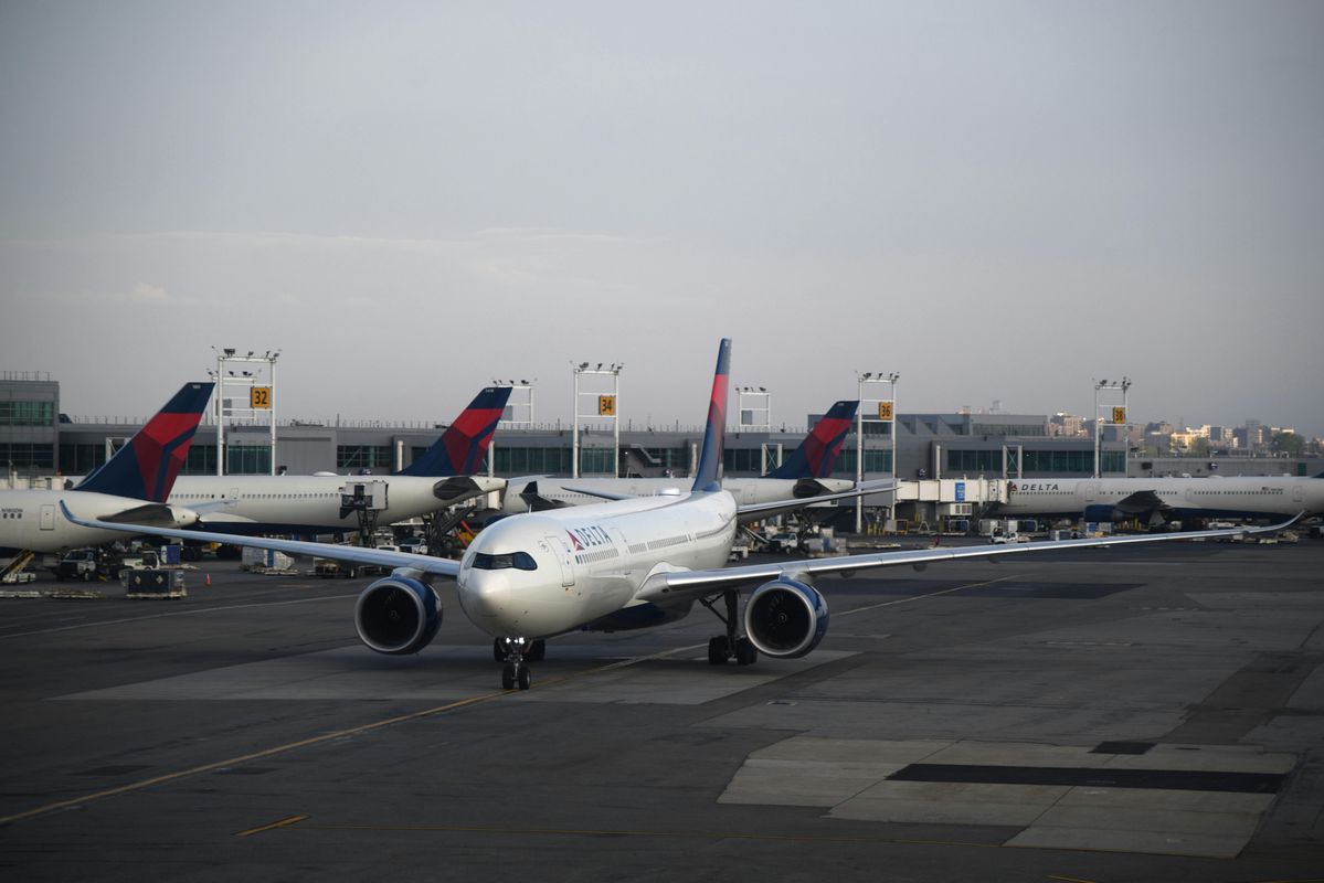 Delta: No reimbursement for hotels or rental cars on canceled flights Delta: No reimbursement for hotels or rental cars on canceled flights