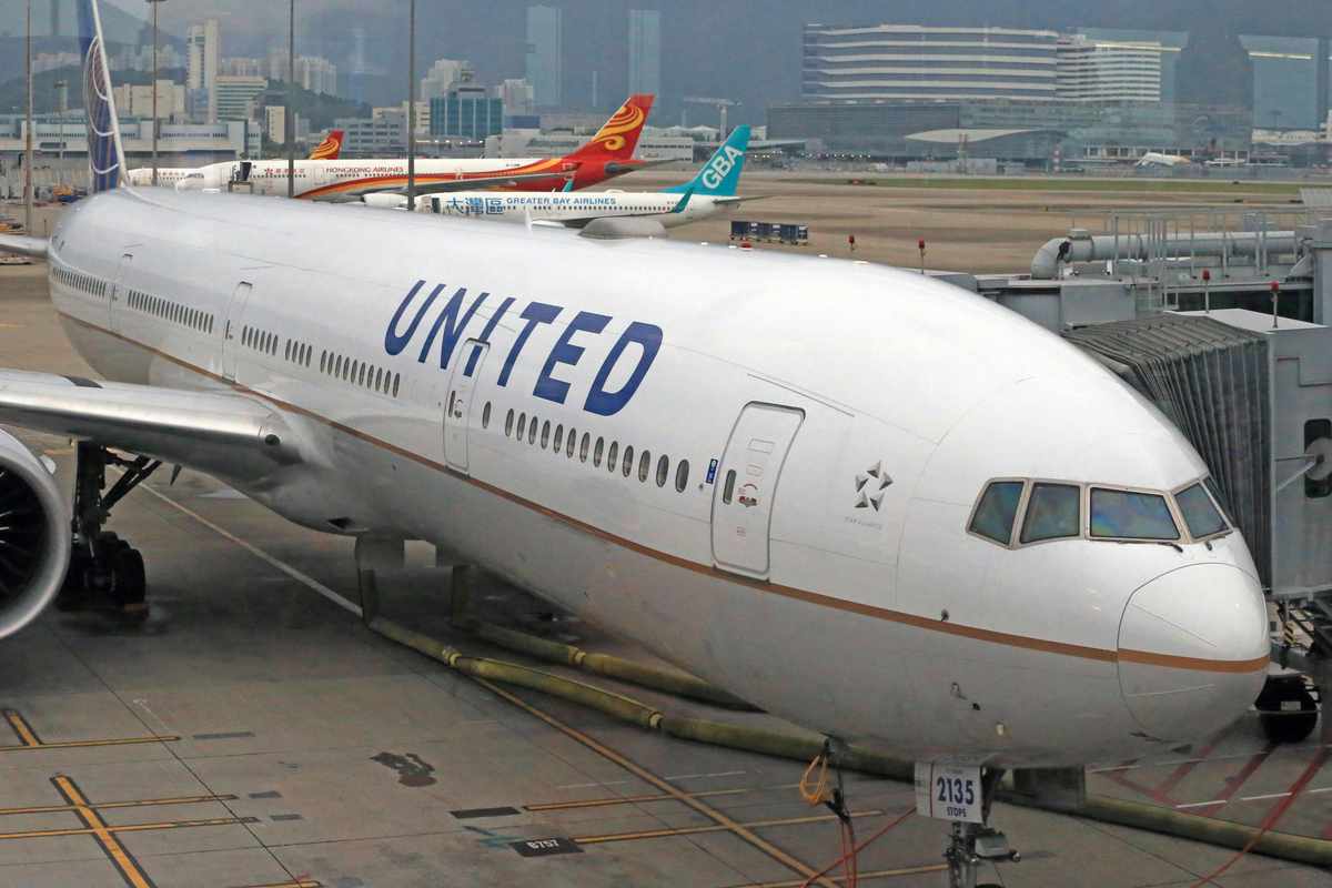 United Airlines Announces Refunds Ahead of Shutdown Restrictions