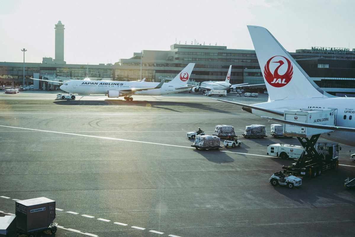 Japan Airlines Flight Makes Emergency Landing at Kansai Airport Safely