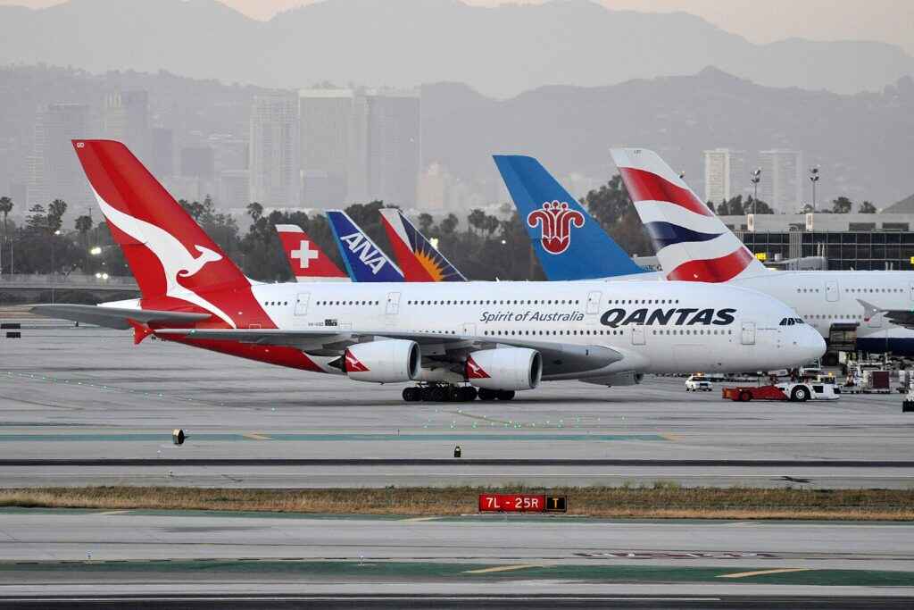 Qantas Bans Pilots’ Beards Citing Air Safety and Mask Seal
