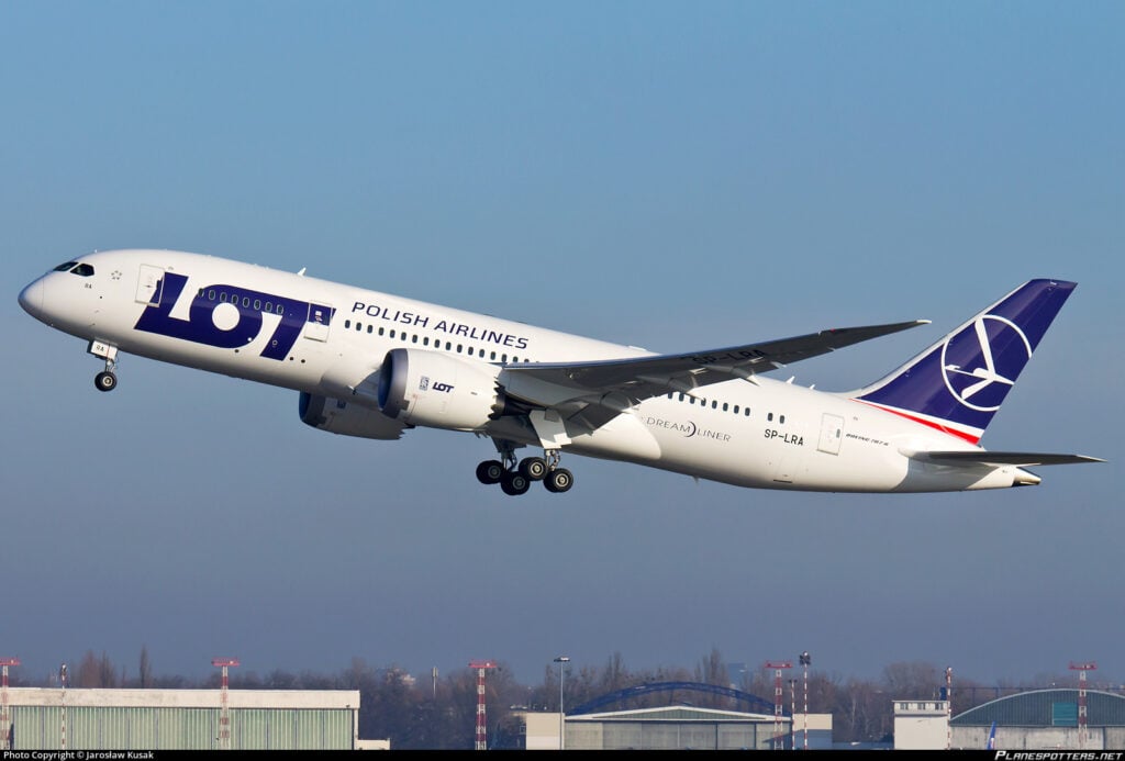 LOT Polish Airlines to Resume Flights to Kyiv and Lviv Soon