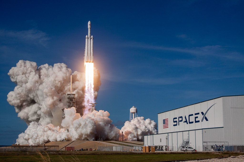 Emirates in talks with SpaceX to bring Starlink internet onboard