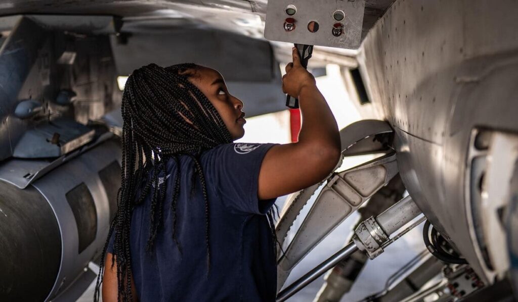 Jet2.com Opens New Engineering Hangar at Manchester Airport