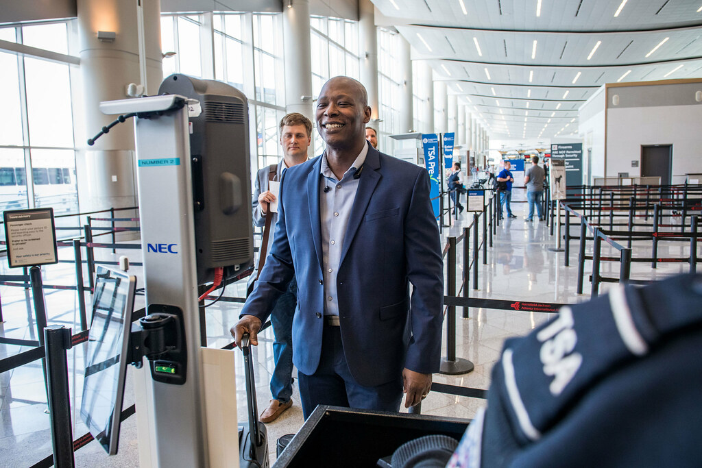 TSA red flags: How Eye Contact Can Affect Your Airport Screening